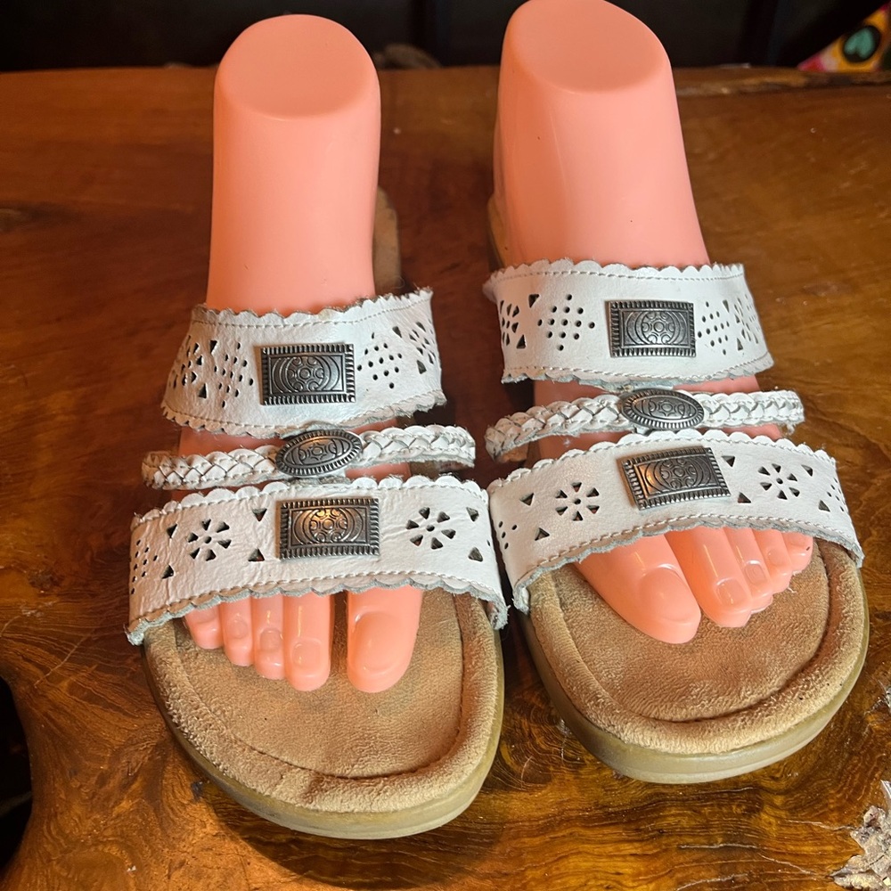 Minnetonka Gayle Medallion Slide Sandals White Leather Open Toe Size 10